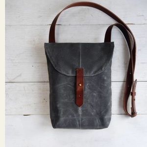 Men crossbody grey canvas bag w/ leather straps